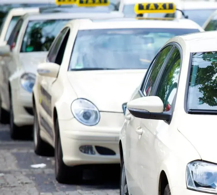 Heena Taxi Udaipur – Trusted Taxi Service in Udaipur for Local and Outstation Rides