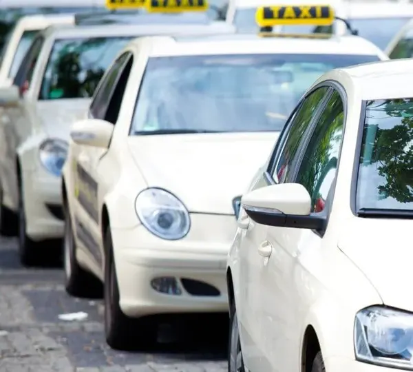 Heena Taxi Udaipur – Trusted Taxi Service in Udaipur for Local and Outstation Rides
