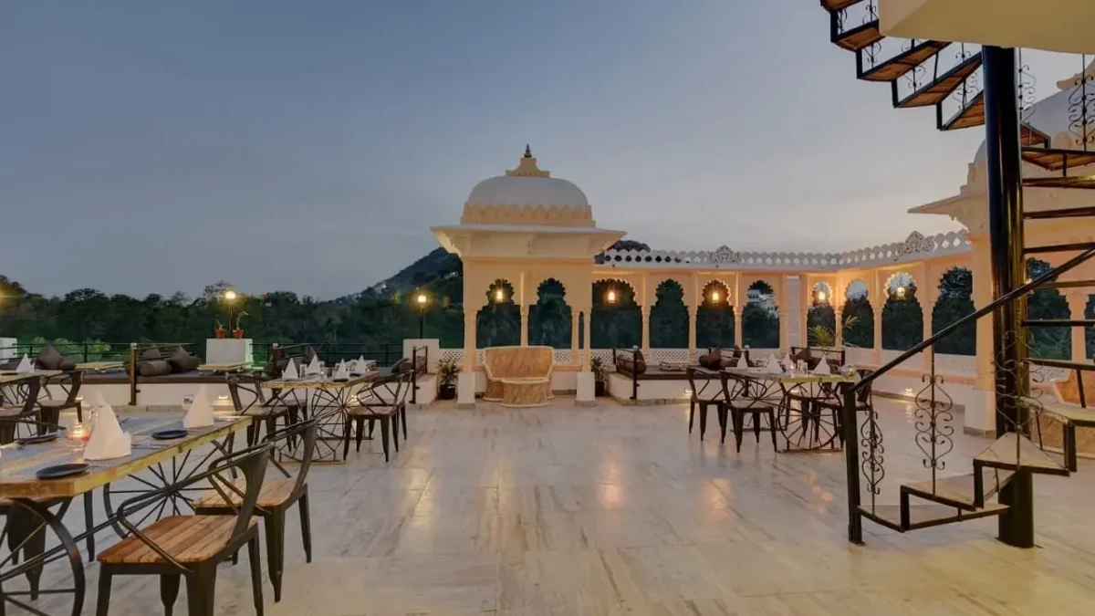 romantic-dinner-in-udaipur